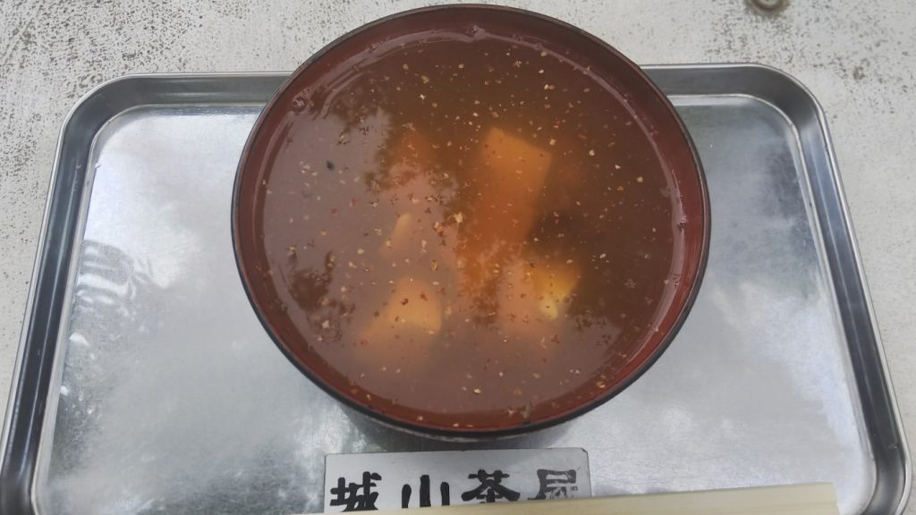 一日で22km歩いた山登りの途中、休憩所でいただいた体に染みる温かい汁物