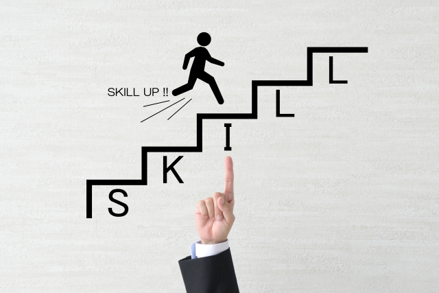 Must・Wantで仕事を切り分け、スキルアップを重ねて成果と評価を高めていく成長のイメージ